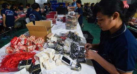 美国开始收割越南经济黑洞，外媒警示 越南经济或成下一个牺牲品